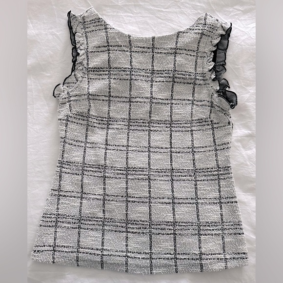 Banana Republic Tops - Banana Republic black and white sleeveless blouse